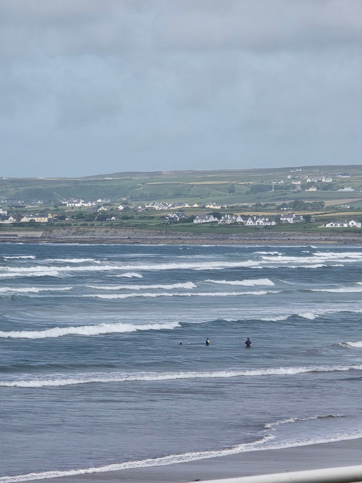 4-5ft waves with a strong onshore breeze, 19kts WSW. Air 16C, sea 16.2C, high tide 17:57 and 06:27, low tide 23:57